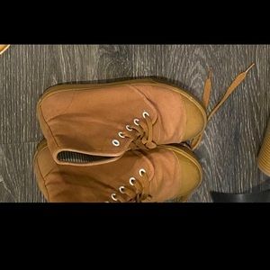 Worn once. Women’s brand name Bangs shoes. Size 7.5/8.